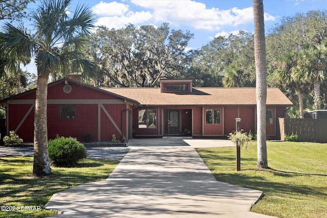 ranch-style house featuring a front lawn