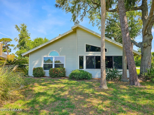 900 Smokerise Blvd, Port Orange, FL 32127 - view of side of property with a yard