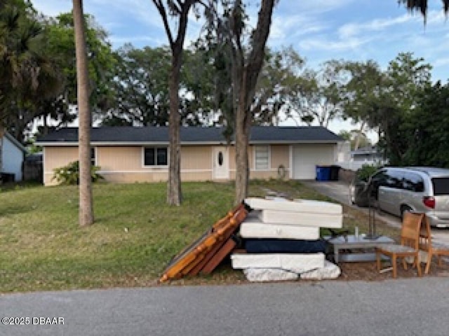 view of front of property with a front lawn