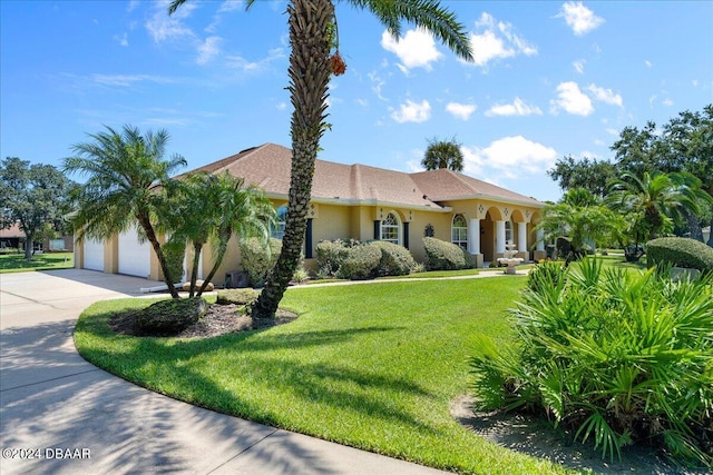 view of front of property featuring a front yard and a garage