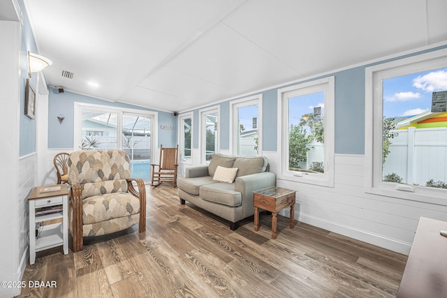 sunroom with lofted ceiling