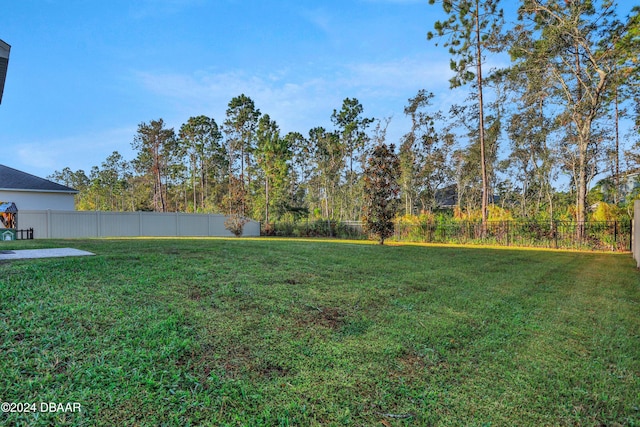 view of yard with a patio