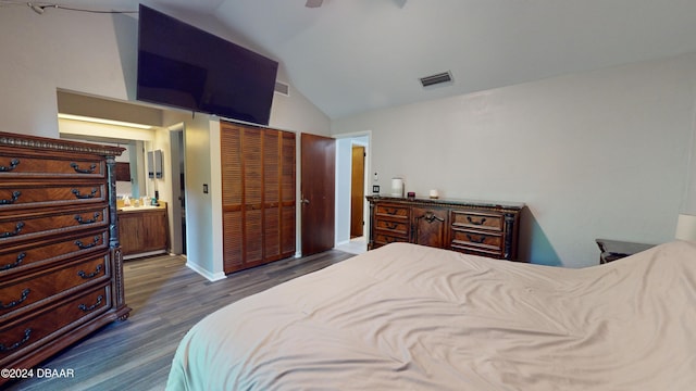 167 Fox Glen Ct, Ormond Beach, FL 32174 - bedroom with connected bathroom, lofted ceiling, dark hardwood / wood-style floors, and a closet