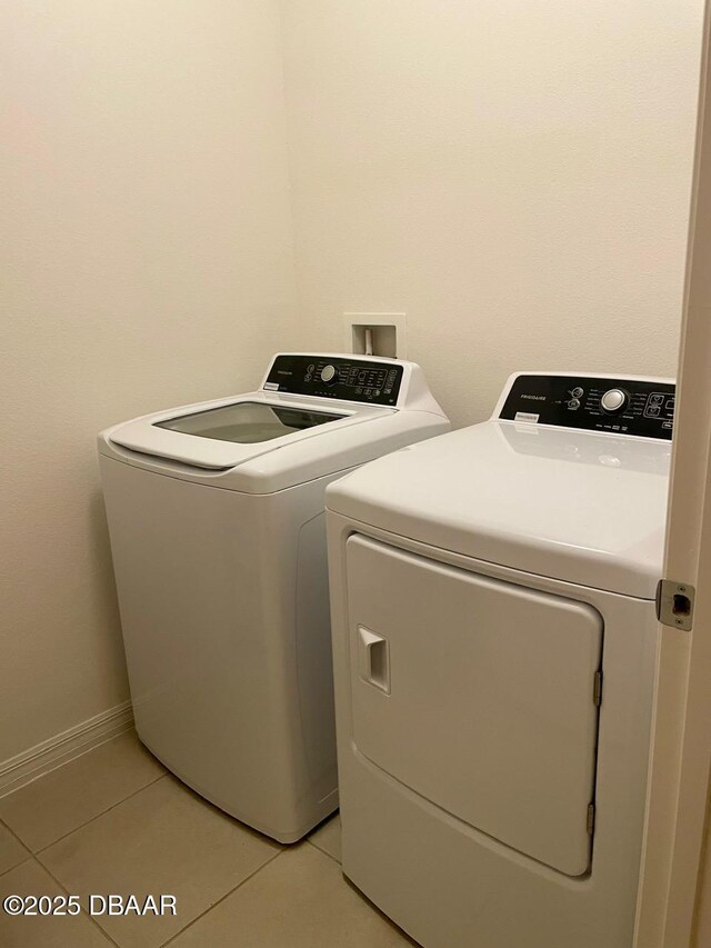 119 Fishermans Cove Dr, Edgewater, FL 32141 - washroom featuring independent washer and dryer, light tile patterned floors, and baseboards