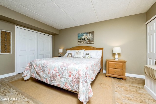 bedroom featuring a closet and a textured ceiling