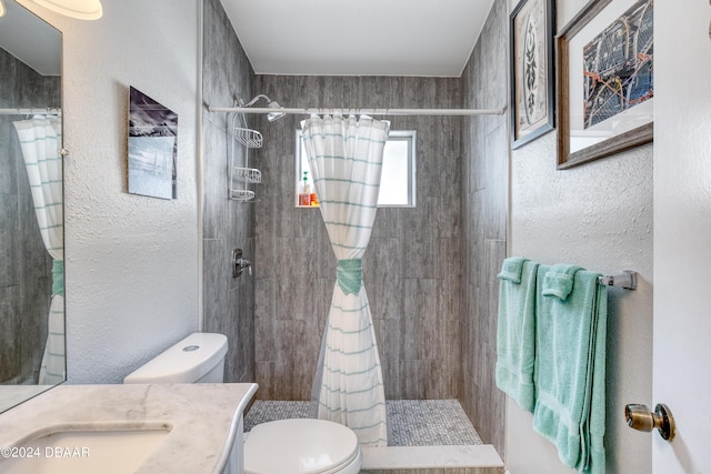 bathroom featuring a shower with curtain, vanity, and toilet