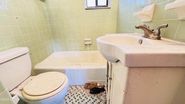 full bath with toilet, a washtub, tile walls, backsplash, and walk in shower