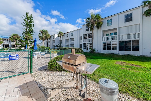 view of home's community featuring a lawn