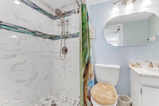 bathroom with a shower with curtain and vanity