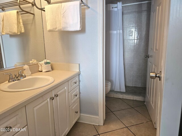 1233 S Atlantic Ave Unit 1040, Daytona Beach, FL 32118 - bathroom with toilet, vanity, and a textured wall