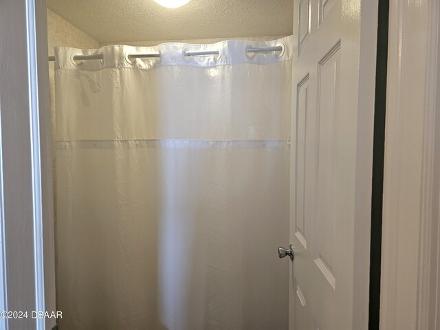 1233 S Atlantic Ave Unit 1040, Daytona Beach, FL 32118 - full bath featuring tiled shower