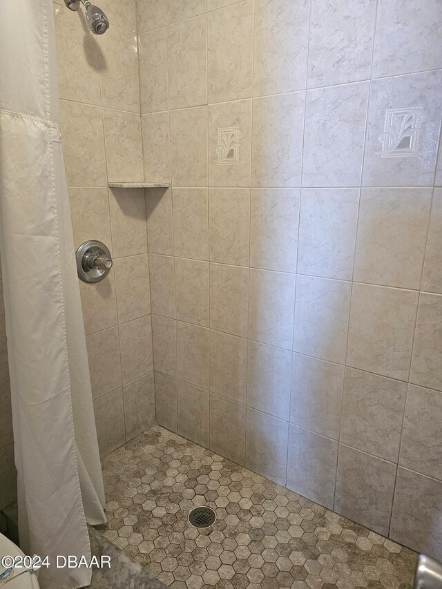 1233 S Atlantic Ave Unit 1040, Daytona Beach, FL 32118 - bathroom with toilet, vanity, and a textured wall