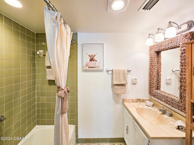 3606 S Peninsula Dr Unit 614, Port Orange, FL 32127 - full bath featuring shower / bathtub combination with curtain and vanity