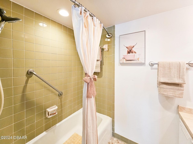3606 S Peninsula Dr Unit 614, Port Orange, FL 32127 - full bath featuring shower / bath combo with shower curtain