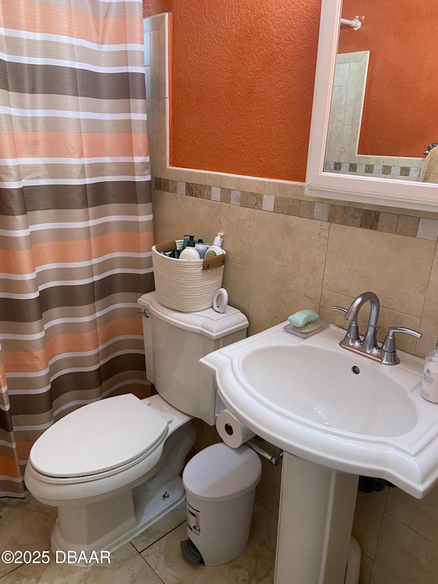 4250 SW 67th Ave Unit 32, Miami, FL 33155 - bathroom featuring tile patterned flooring, a wainscoted wall, toilet, a shower with shower curtain, and tile walls