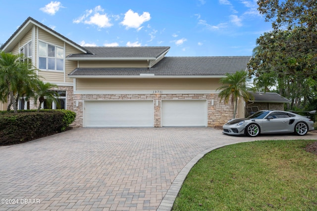 view of front of house featuring a front yard