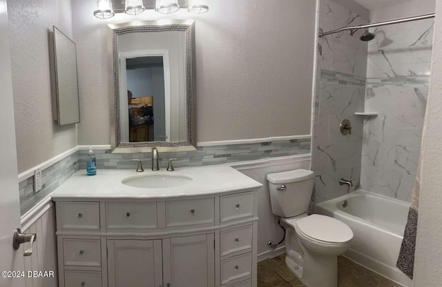 full bathroom featuring toilet, vanity, tiled shower / bath, and tasteful backsplash