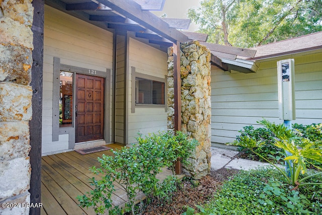 view of exterior entry featuring a porch