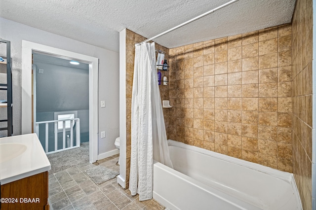 full bathroom with a textured ceiling, toilet, vanity, baseboards, and shower / bath combo with shower curtain