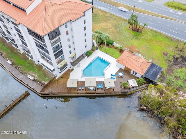 bird's eye view with a water view