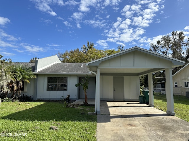 ranch-style home with a front yard