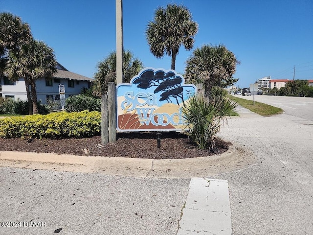 view of community / neighborhood sign