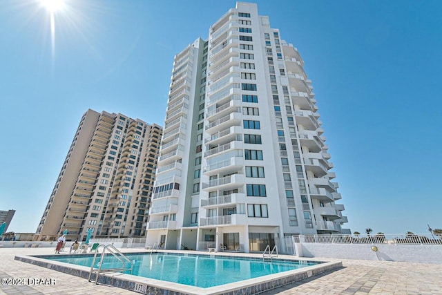 view of swimming pool