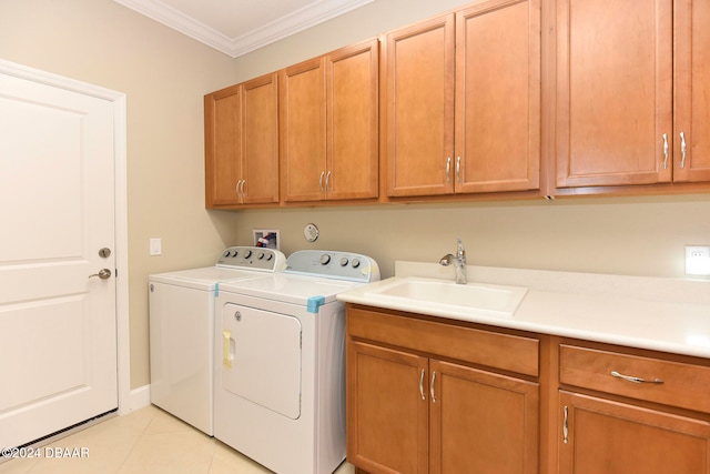 laundry room featuring sink, cabinets, independent washer and dryer, crown molding, and light tile patterned floors