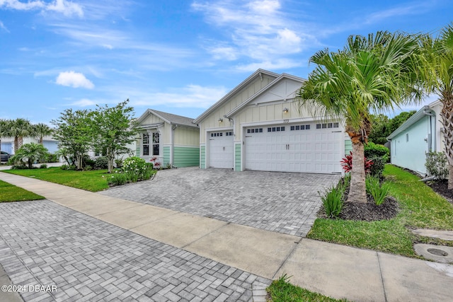 view of front of home featuring a front yard and a garage