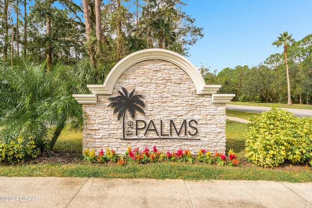 view of community / neighborhood sign