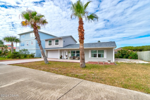 view of front facade featuring a front yard and a garage