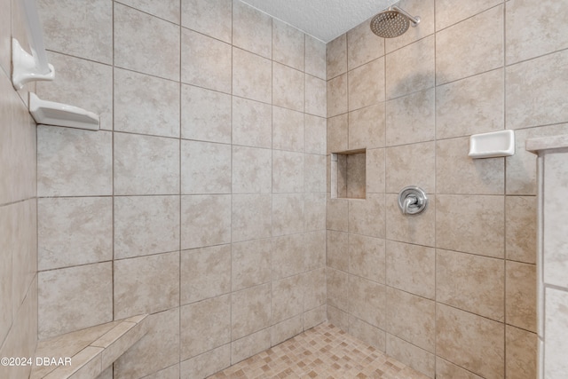 bathroom featuring a tile shower