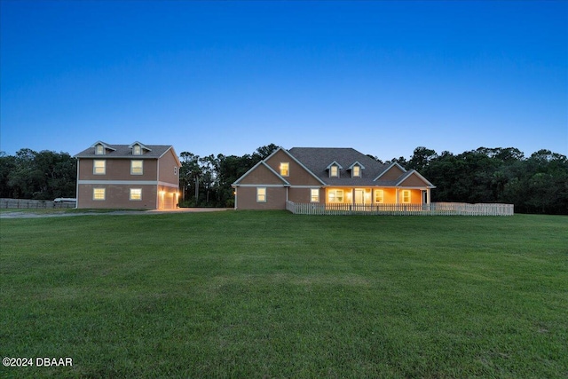 view of front facade featuring a lawn