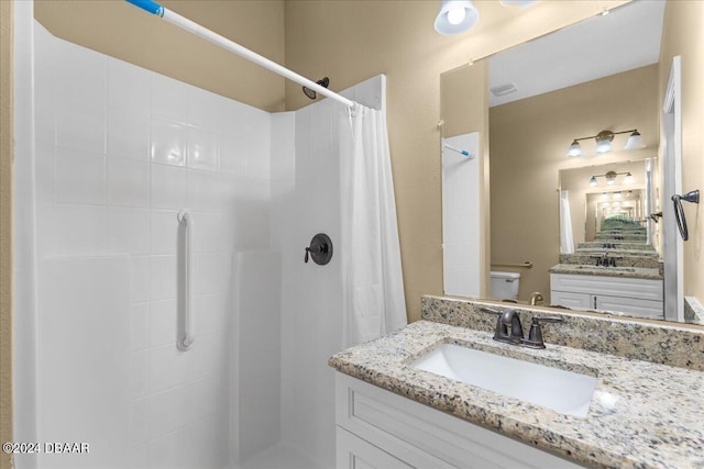 bathroom with a shower with curtain, vanity, and toilet