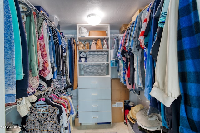 walk in closet featuring light tile patterned floors