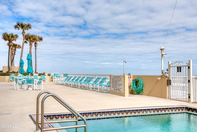 view of swimming pool