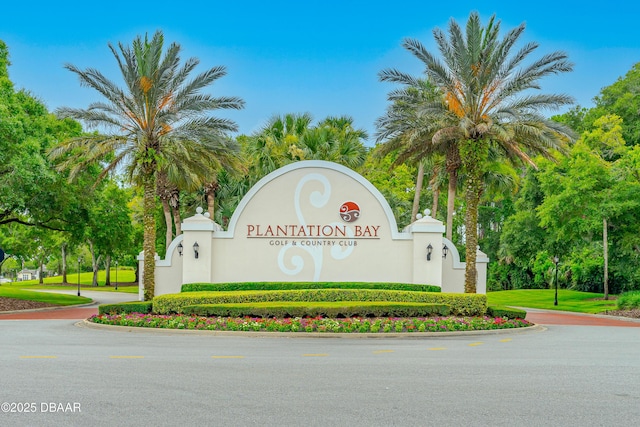 view of community / neighborhood sign