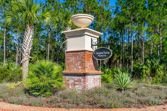 view of community / neighborhood sign