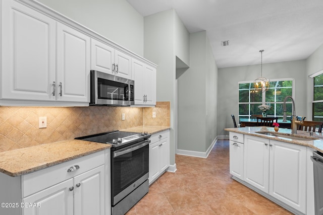 kitchen with a sink, visible vents, white cabinetry, appliances with stainless steel finishes, and decorative light fixtures