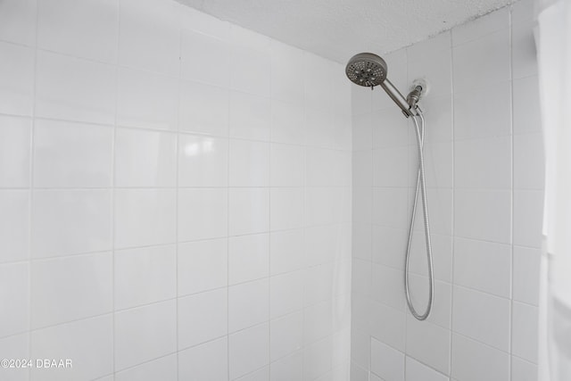 details with a tile shower