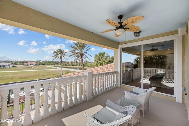 view of patio featuring covered porch and ceiling fan