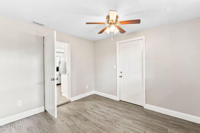 unfurnished room featuring hardwood / wood-style flooring and ceiling fan