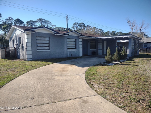 1062 N Libby Ct, Daytona Beach, FL 32117 - view of front of property featuring stucco siding, driveway, a front yard, and fence