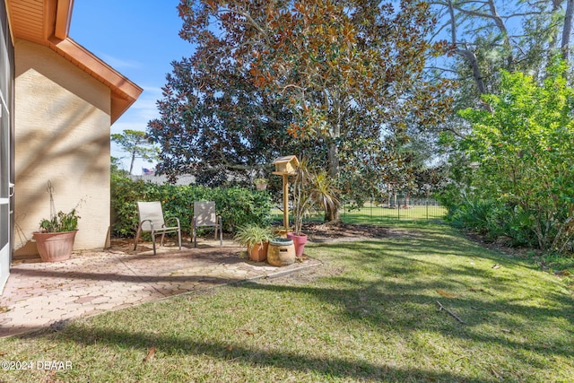 view of yard with a patio