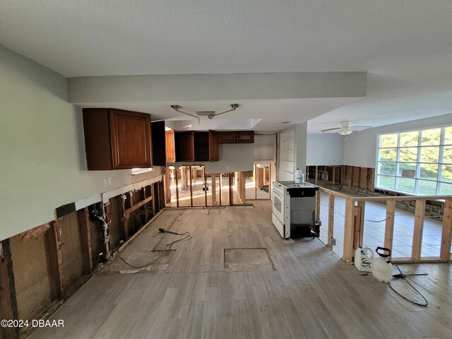 223 Clark Pl, Port Orange, FL 32127 - kitchen featuring a textured ceiling, electric stove, visible vents, light wood-style floors, and ceiling fan