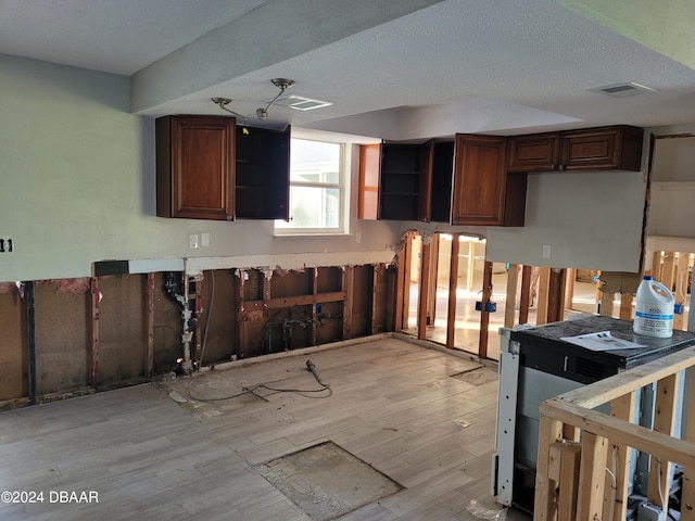 223 Clark Pl, Port Orange, FL 32127 - kitchen featuring visible vents, a textured ceiling, light wood-style flooring, and open shelves
