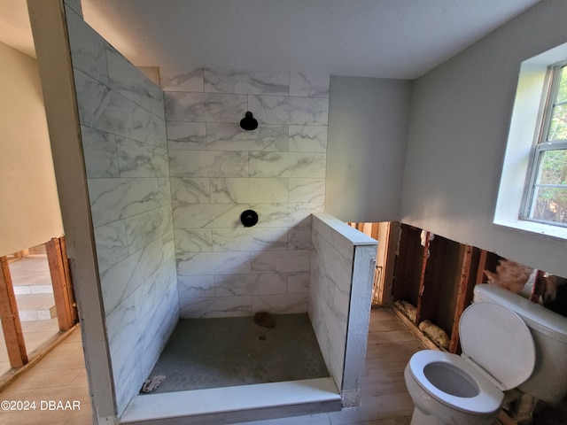 223 Clark Pl, Port Orange, FL 32127 - full bathroom featuring a tile shower and toilet