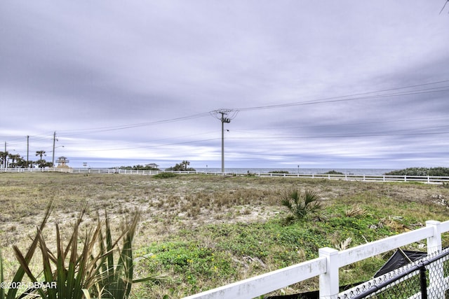 view of yard featuring a rural view