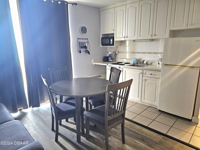 1233 S Atlantic Ave Unit 5270, Daytona Beach, FL 32118 - dining room featuring light wood-type flooring