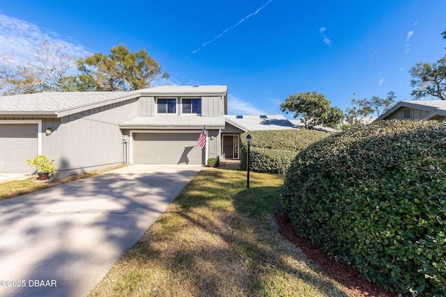 view of front facade featuring a garage and a front lawn